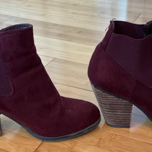 Call It Spring Burgundy Faux Suede Ankle Bootie Size 6 - Picture 5 of 7